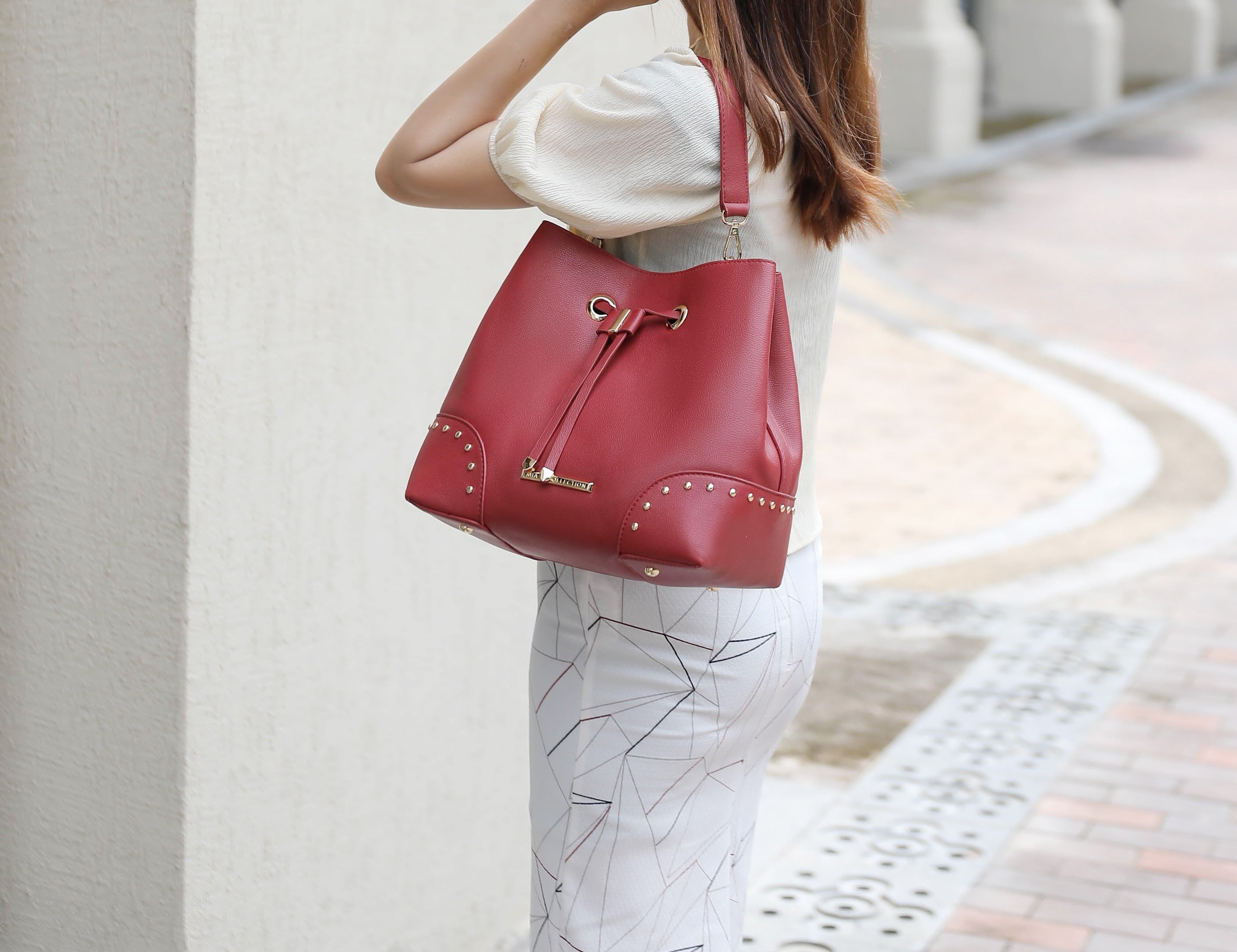 Callie Solid Bucket Bag with matching Wallet